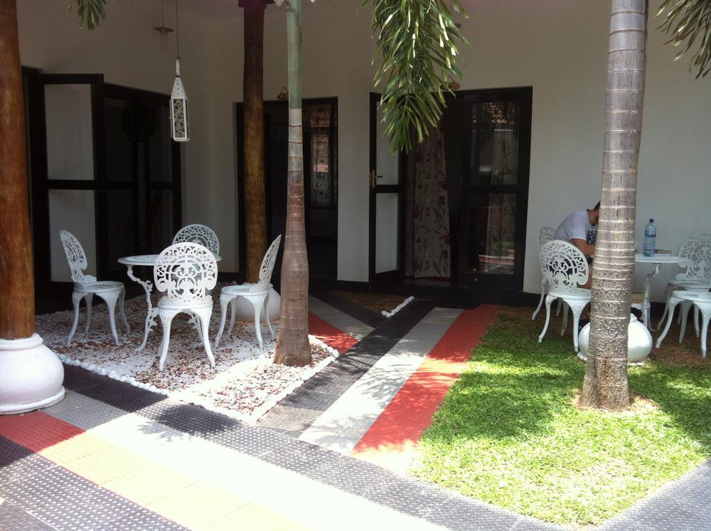 Friends Guesthouse Kudapaduwa Exterior foto